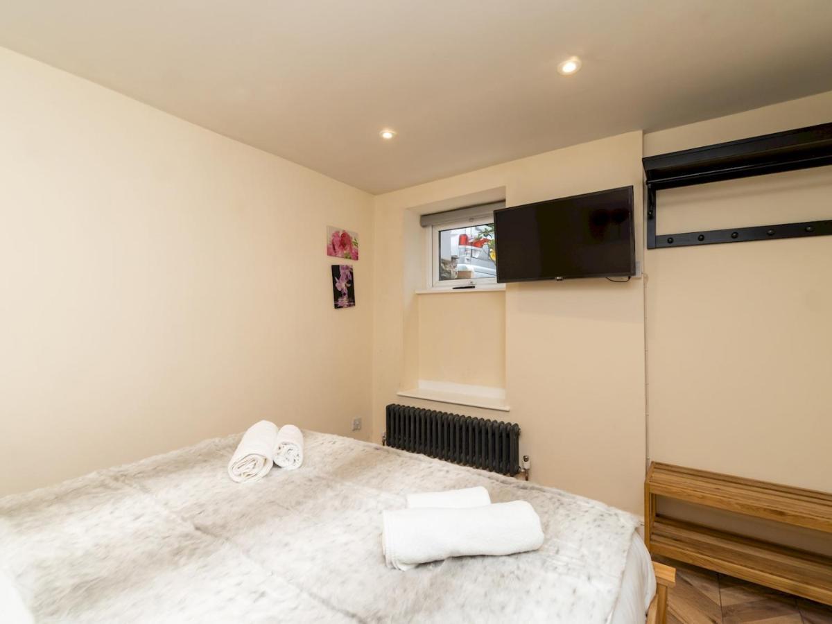Pass The Keys Lovely 1 Bed Apartment With Free Parking Bath Zewnętrze zdjęcie