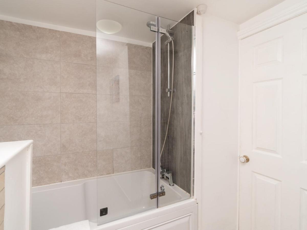 Pass The Keys Lovely 1 Bed Apartment With Free Parking Bath Zewnętrze zdjęcie