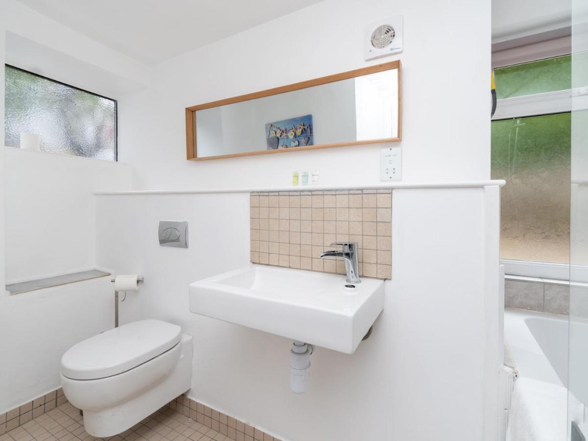 Pass The Keys Lovely 1 Bed Apartment With Free Parking Bath Zewnętrze zdjęcie